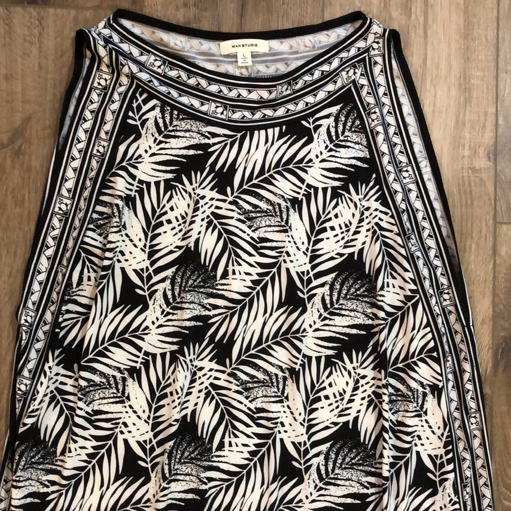 Max Studio Black and White Leaf Print Sleeveless Dress
(Bin 10) - Picture 5 of 10
